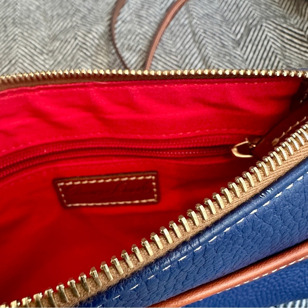 DOONEY & BOURKE lot of 3 items: purse, wallet, travel bag, wristlet, crossbody - Picture 12 of 12
